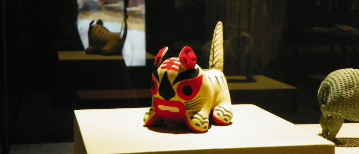 En la imagen se ve un juguete de tigre de tela tradicional chino.