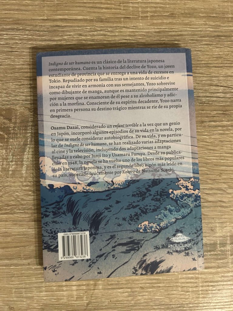 Contraportada del libro con una breve sinopsis junto a la biografía del autor.