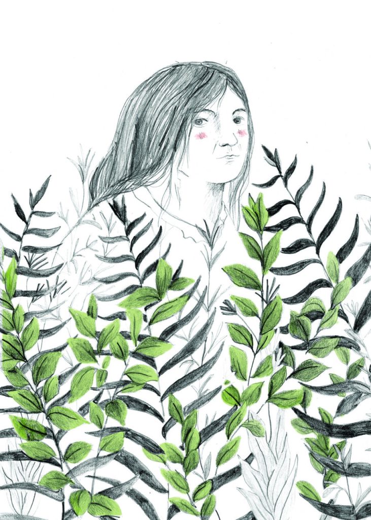 Una mujer con un semblante tranquilo detrás de hojas con tonos verdes y negros.