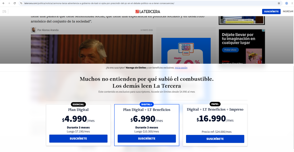 La imagen muestra una captura de pantalla del sitio web de La Tercera donde se ve que se abre una ventana emergente al querer desplazarse por la noticia, en esta ventana se muestran las 3 opciones de pago para suscribirse a la página. Siendo de $4990 CLP, $6990 CLP y $16990 CLP