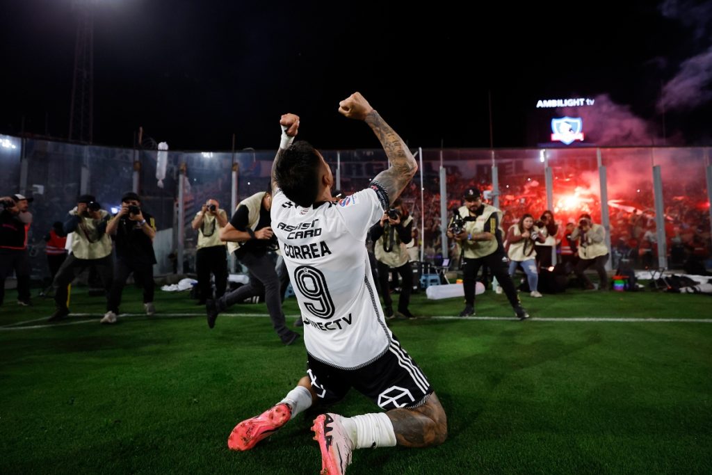 Javier Correa con el dorsal número 9, imagen tomada el año 2024 en la victoria de Colo-Colo por 1-0 ante Universidad Católica.