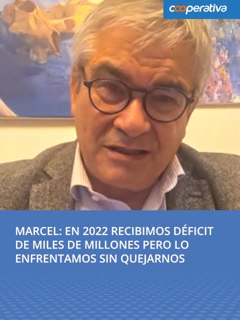 Portada de la publicación en tiktok de Radio Cooperativa sobre la entrevista con Mario Marcel. "En 2022 recibimos déficit de miles de millones pero lo enfrentamos sin quejarnos"