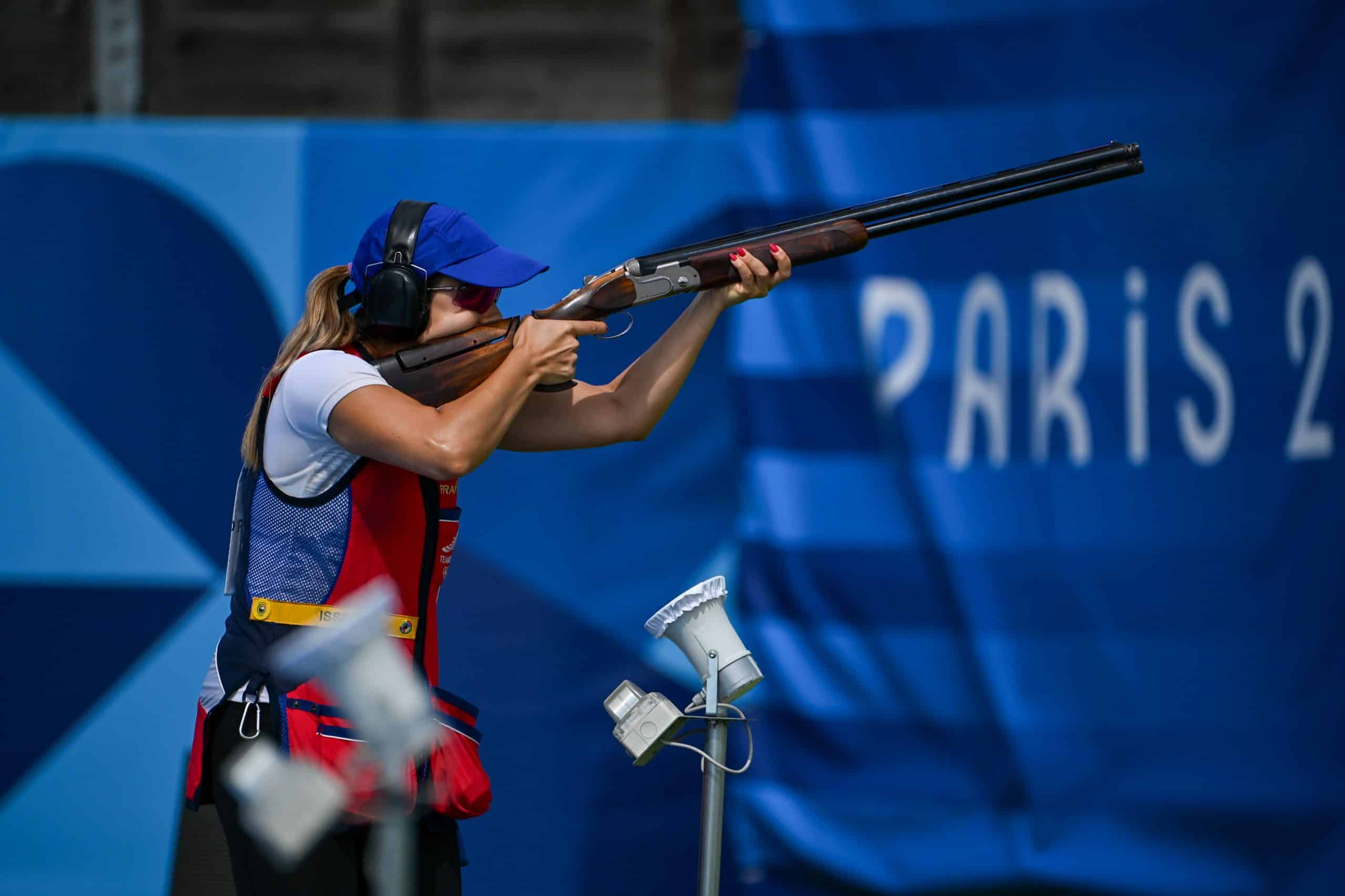 En esta imagen se ve a Francisca Crovetto compitiendo en los Juegos Olímpicos de Parios 2024.